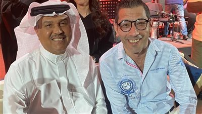 محمد عبده يبدأ بروفات حفل دار أوبرا باريس مع العازف وحيد ممدوح 