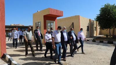 وزير الزراعة يوجه بتغطية جميع مناطق الجمهورية بمراكز التلقيح الاصطناعي