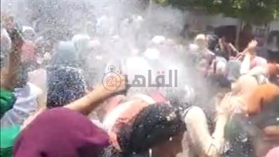 بالطبل والمزمار.. احتفالات طلاب الثانوية العامة بعد انتهاء الامتحانات بالشرقية |صور وفيديو