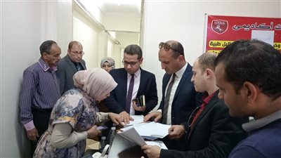 غلق وتشميع أكاديمية تعليمية ومنشأة طبية خلال حملة ببني سويف 