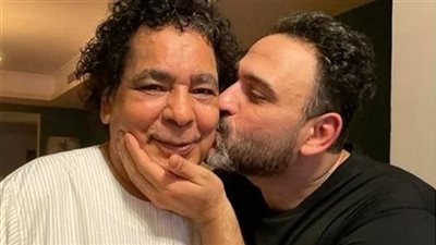 الشاعر عادل صابر يتهم أكرم حسني بسرقة كلمات أغنية لِلّي للكينج