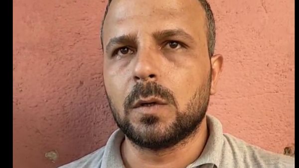 شقيق مدرس اللغة الأنجليزية