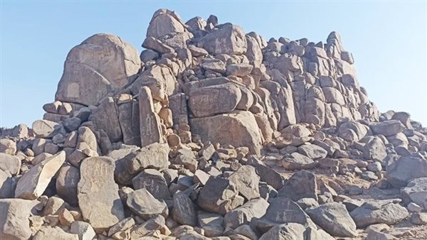النقوش الصخرية بجزيرة