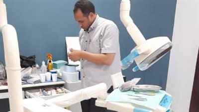 تفاصيل حبس طالب جامعي بسبب انتحاله صفة طبيب أسنان في سوهاج | بث مباشر