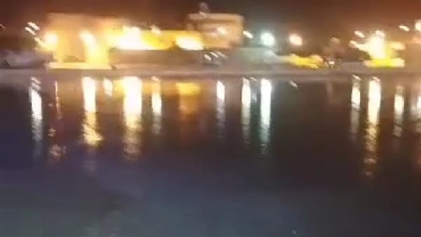 مياه الصرف تغرق الشارع