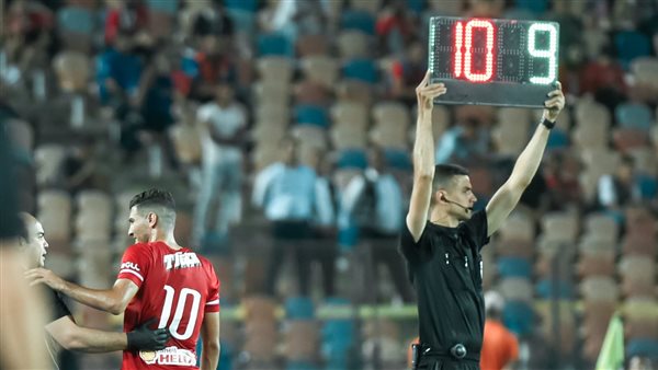 محمد شريف يغادر مباراة