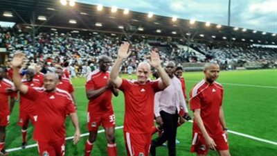 رئيسا فيفا وكاف في مباراة استعراضية بملعب تي بي مازيمبي (فيديو)