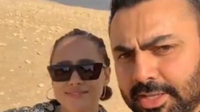 بطلة “game of thrones” في الأهرامات بصحبة محمد كريم (فيديو)
