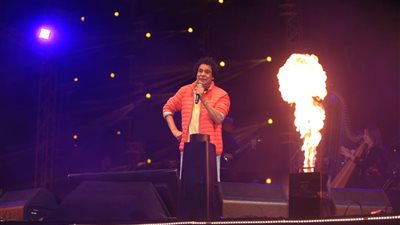 الكينج محمد منير يشعل حفل نادي هليوبلس بحضور كامل العدد (صور)