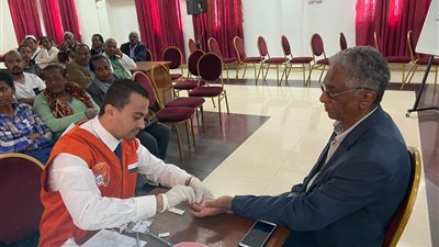 “تحيا مصر أفريقيا”.. قصة عيادة مصرية تعالج فيروس سي داخل أدغال أفريقيا (صور)