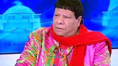 رغم كسر قدمه.. شعبان عبد الرحيم يحيي حفلًا بموسم الرياض (فيديو)