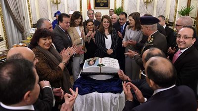 “تورتة عليها صورتها”.. مجلس الوزراء يحتفل بتولي غادة والي المنصب الأممي الرفيع (صور)