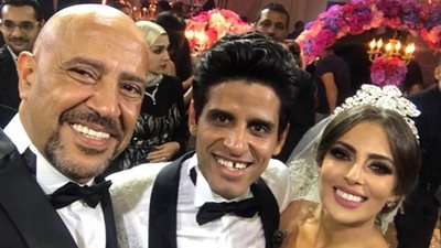 أشرف عبد الباقي يهنئ حمدي الميرغني على طفلته الأولى (صورة)