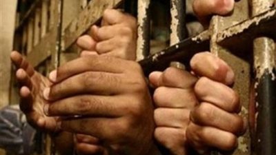 حبس وحجز 5 طلاب هددوا فتاة بنشر صورها عارية في الشرقية