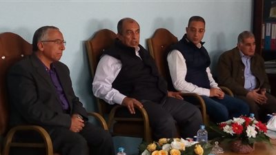 وزير الزراعة ومحافظ الفيوم يزوران مشروع البيض الخالي من المسببات المرضية (صور)