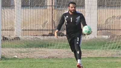 صاحب محل سيارات..  مشمش حارس الشرقية: انتظروا العروض حال الفوز على الزمالك (صورة)