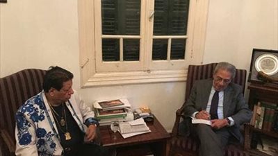 شعبولا وعمرو موسى علاقة طويلة بدأت بـ”أنا بكره إسرائيل” وانتهت في سرادق عزاء (صور وفيديو)