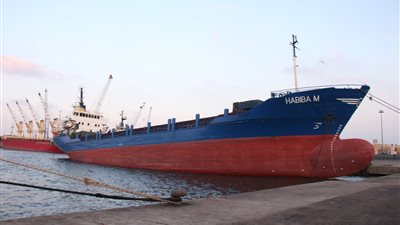 ميناء دمياط: احتواء تجويف داخلي برصيف الحاويات أثناء أعمال التطوير