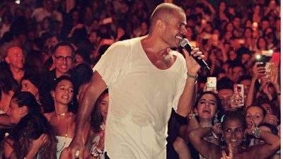 عمرو دياب للمرة الثانية بموسم الرياض (صورة)