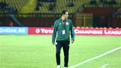 وصول طاقم التحكيم والمراقب لملعب مباراة الأهلي والهلال السوداني