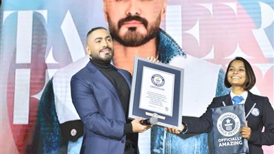 بيانات الموسوعة لم تدرج اسمه.. تفاصيل مثيرة لدخول تامر حسني “جينيس” (فيديو)
