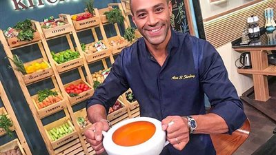 أول صورة للشيف علاء الشربيني من غرفة الملاحظة بعد إجرائه عملية جراحية