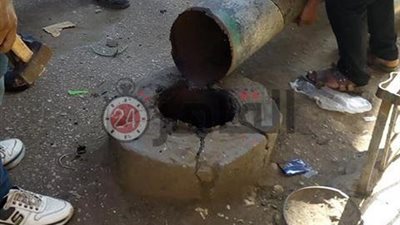 رعب أهالي “طوخ” من موسم الأمطار القادم: “البارومة” أكلت أعمدة الكهرباء (صور)