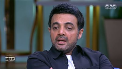 عمرو محمود ياسين يطلب الدعاء لأحد أبطال “ما يطلبه المستمعون” المصاب بالسرطان (صورة)