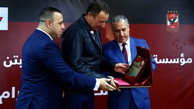 الخطيب عن تكريم روزاليوسف: “يضاعف من مسئولياتي وحافز لشباب الأهلي” (صور)