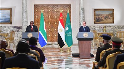 السيسي يهنئ رئيس جنوب إفريقيا بعيد مولده وفوز فريق الراكبي بكأس العالم