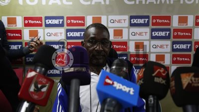 مدرب الهلال السوداني يعلق على رحيله بعد الهزيمة أمام الأهلي