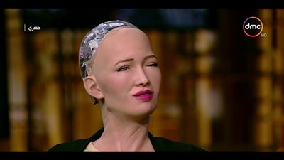 الروبوت صوفيا على هامش منتدى الشباب: “أتمنى أن أصبح سفيرة للإنسان الآلي بعد 5 سنوات”