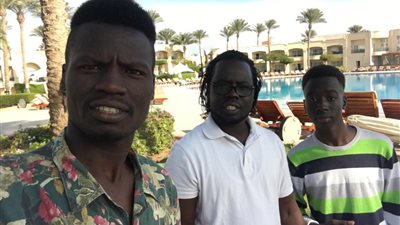 تفاصيل أول ليلة قضاها طالب جنوب السودان بطل واقعة التنمر بمنتدى الشباب (صور)