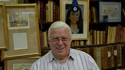 في الذكرى الأولى لوفاته.. تعرف على انتكاسات حسن كامي والوريث الوحيد له (صور)