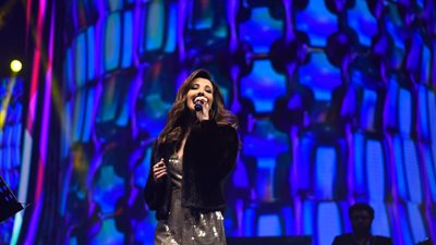 نانسي عجرم والعسيلي يتألقان في حفل الجامعة الألمانية بحضور الآلاف (صور)