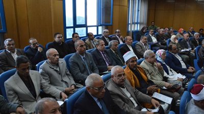 محافظ المنيا: تفعيل قانون التصالح في مخالفات البناء.. وتيسير طلاء واجهات المباني