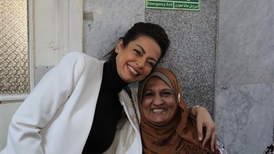 الفنانة داليا مصطفى تساند مرضى مستشفى الثدي التابع للمعهد القومي للأورام 777 (صور)
