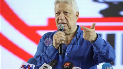 مرتضى منصور يجتمع بلاعبي الزمالك عقب الخسارة أمام طلائع الجيش