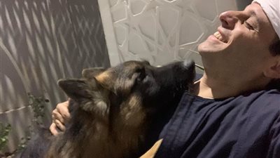 التهامي ينشر جلسة تصوير مع “كلب ياسين”: “ربنا مخلقش حاجة نجسة” (صور)