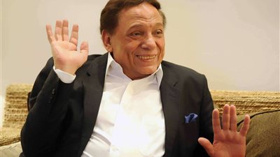 موقف طريف من عادل إمام خلال تصوير “فالنتينو” يتسبب في ضحك هستيري (فيديو)