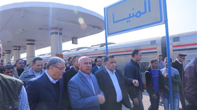 وزير النقل يتفقد محطة المنيا لمتابعة مستوى الخدمة المقدمة (صور)