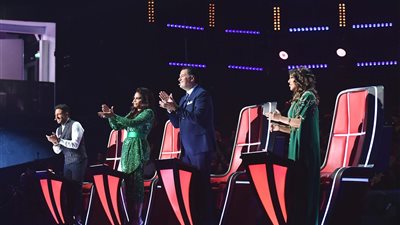 مدربو “the voice” يختارون “البلاي باك”.. والجمهور: “ذا فويس تحريك شفايف بس”