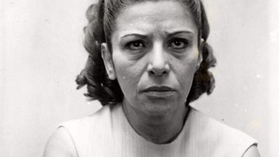 أصيبت بالغضروف بسبب الفقر.. لحظات صعبة عاشتها سناء جميل (فيديو)