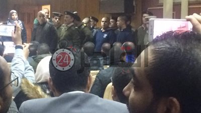 شاهد لحظة وصول “راجح” المتهم بقتل محمود البنا لبدء جلسة محاكمتهم (صور وفيديو)