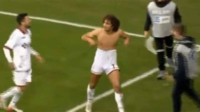 احتفال غريب لـ”عمرو وردة” بعد تسجيله هدفًا مع لاريسا (فيديو)