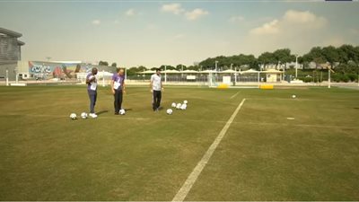 شاهد.. أبو تريكة يتحدى وائل جمعة وحاتم الطرابلسي في مهارات كرة القدم (فيديو وصور)