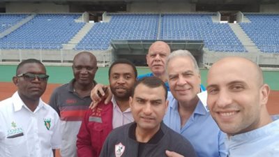 زادة وحافظ يعاينان ملعب مواجهة الزمالك وزيسكو بـ”زامبيا” (صورة)