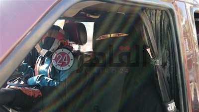 “مايسة” أول سائقة “ميكروباص” منتقبة في الغربية: “الشغل مش عيب” (صور وفيديو)