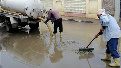 رفع آثار مياه الأمطار بشوارع محافظة البحيرة “صور”