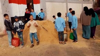 أول تعليق رسمي على واقعة إدخال طلاب مدرسة بكفر الشيخ رمال لـ”الحوش”